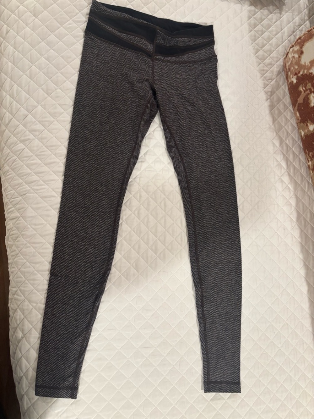 Women’s Black and Heathered Gray Herringbone Lululemon Leggings